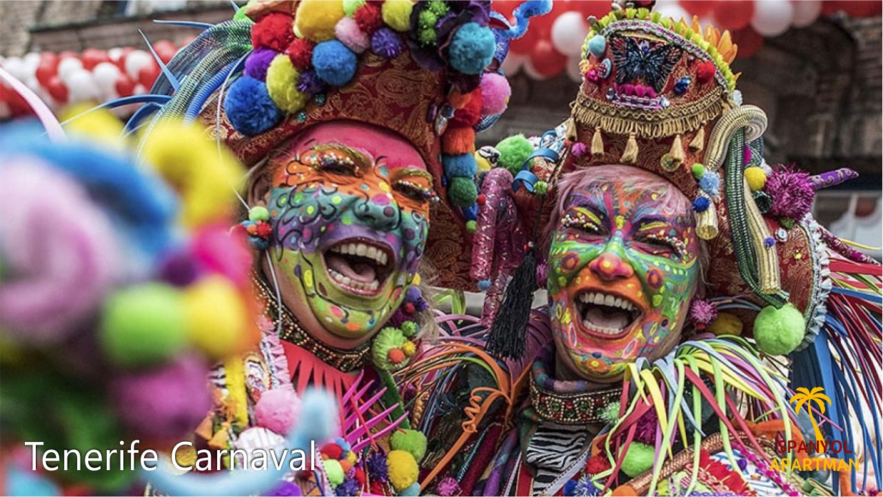 Festett arcú emberek a Tenerife Carnavalon